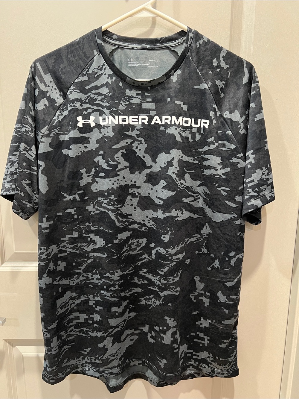 Under Armour Men’s Large Black & Gray Camo Performance Tee